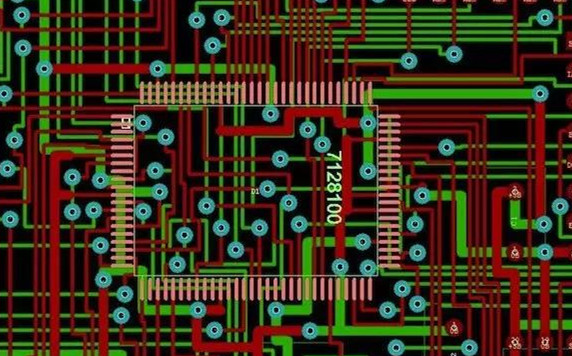 圖1：兩種PCB模型的部分電路。頂圖：傳統(tǒng)設(shè)計版本。