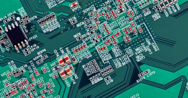 你能在這個復(fù)雜的PCB中找到垂直布線嗎？反正我不能